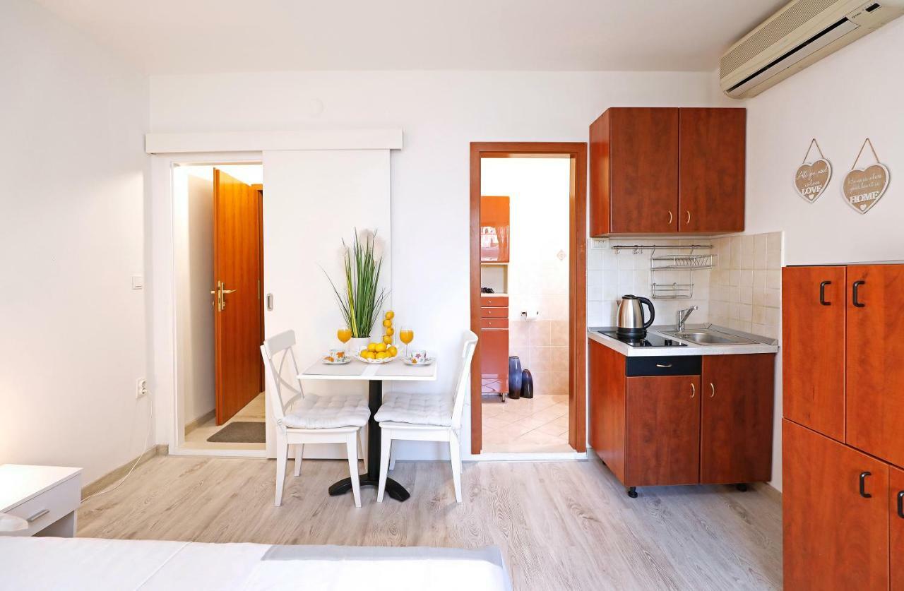 Apartment B&J Very Near Center Of Town Split Exterior foto